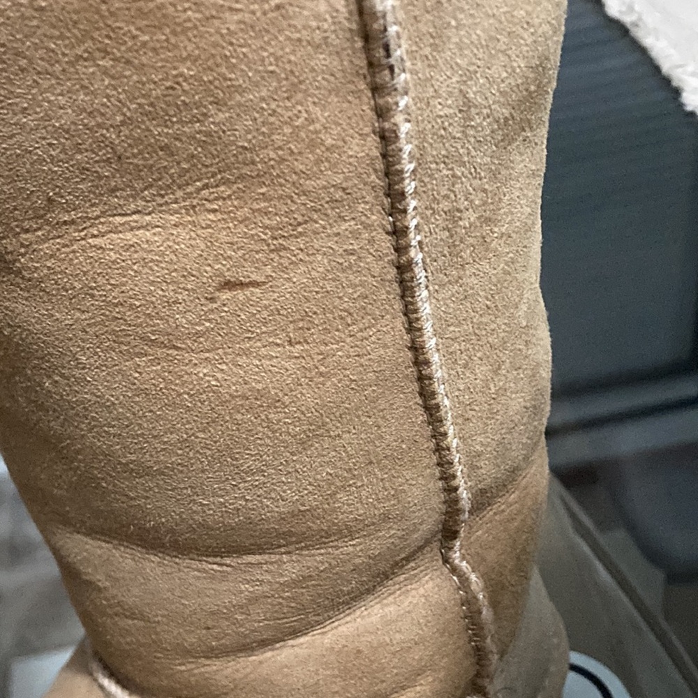 Size 8 Bailey Button Ugg Boots - image 3